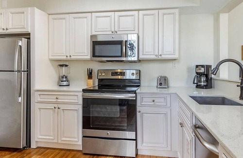 French Quarter Resort | The Lodge Alley Inn in the heart of Charleston!