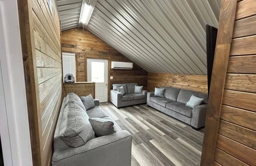 Crawford County Cabin | The Lodge at 11 Rock Ranchn7 bedroom heat and air, wifi and pool!
