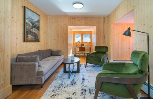 Bow Lake Hotel | The Lodge at Bow Lake