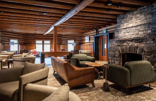 Bow Lake Hotel | The Lodge at Bow Lake