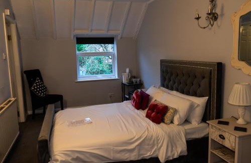 Acomb Cabin | The lodge at Carlton tavern free parking
