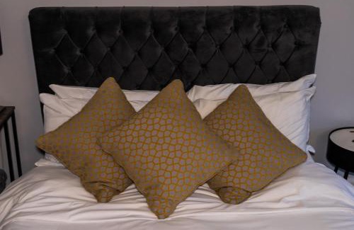 Acomb Cabin | The lodge at Carlton tavern free parking