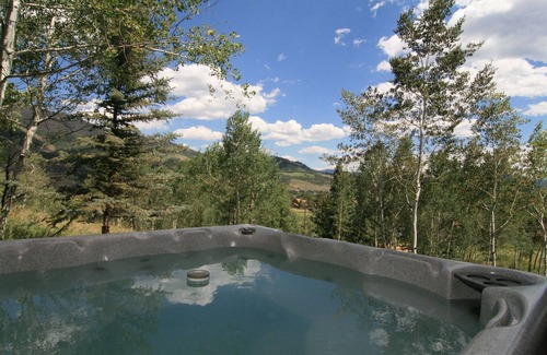 Three Peaks House | The Lodge at Eagles Nest, Luxury Home with views, Hot tub, Deck, 3 Master Suites