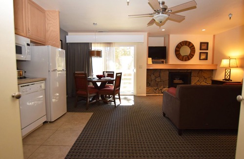 Lower Kingsbury Hotel | The Lodge at Kingsbury Crossing