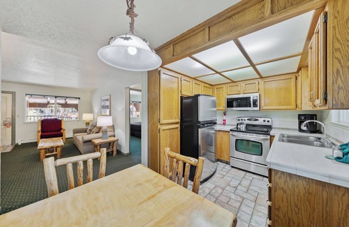 South Lake Tahoe Apartment | The Lodge at Lake Tahoe
