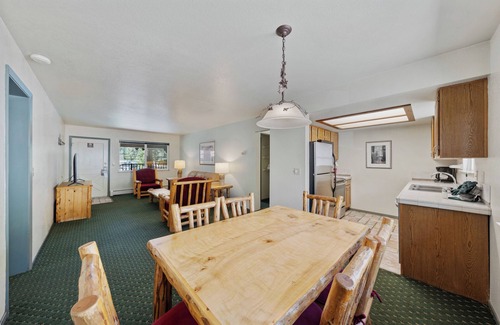 South Lake Tahoe Apartment | The Lodge at Lake Tahoe