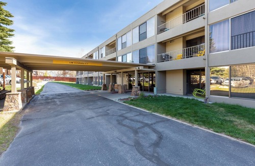 Dillon Apartment | The Lodge at Lake Dillon #111 by Summit County Mountain Retreats