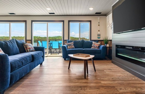 Dandridge Cabin | The Lodge at Lakeside by RedAwning