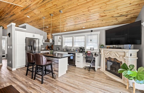 Cascade Cabin | The Lodge at Prewett Creek, near Missouri River!