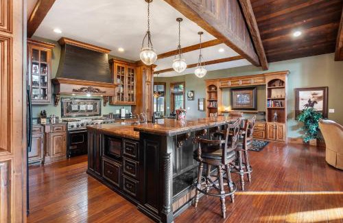 Branson Theater District House | The Lodge at Rock Canyon