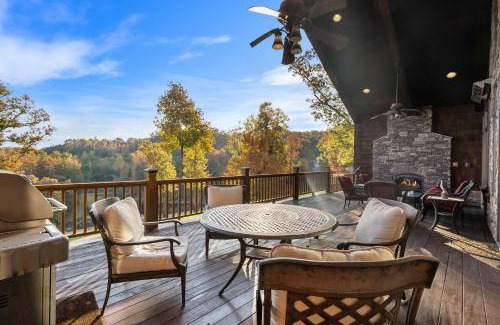 Branson Theater District House | The Lodge at Rock Canyon