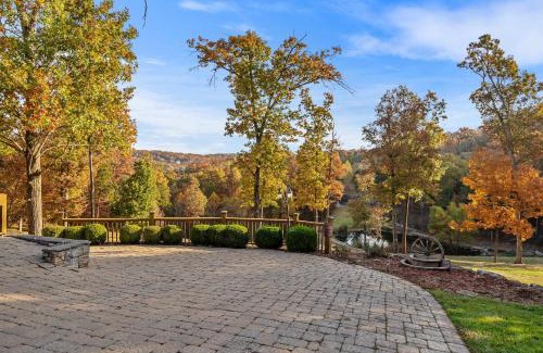 Branson Theater District House | The Lodge at Rock Canyon