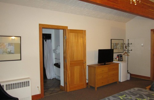 Terrace Cabin | The Lodge at Skeena Landing