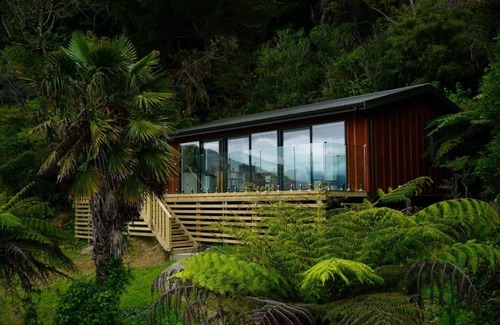 Wilson Bay Apartment | The Lodge At Te Rawa - Boat Access Only
