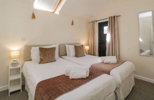Heligan Cottage | THE LODGE AT THE CRIDFORD INN, pet friendly in Chudleigh