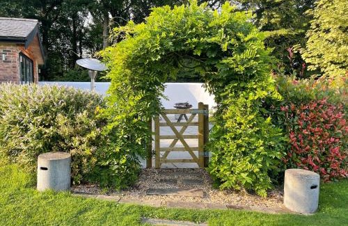 Plaistow House | The Lodge At The Lake House