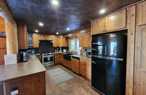 Red Feather Lakes House | The Lodge at Phantom Lake Ranch with private lakes and hiking trails