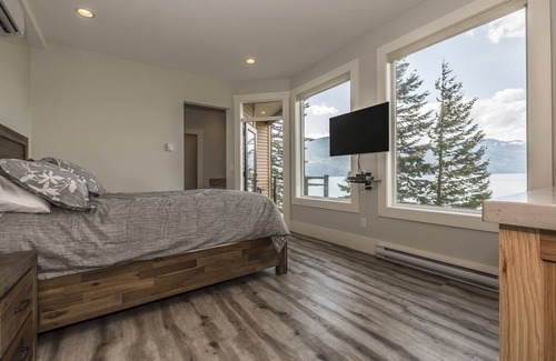 Harrison Hot Springs Cabin | "The Lodge on Harrison Lake" Suite #1