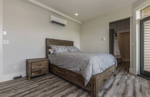 Harrison Hot Springs Cabin | "The Lodge on Harrison Lake" Suite #1