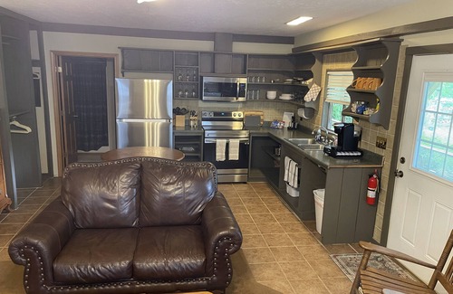 West Baden Springs Cabin | The Lodge - Cozy farm stay with hot tub & breathtaking views 10 min to FL & WBS