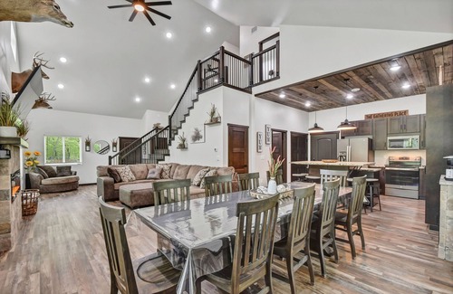 Sturgeon Bay Cabin | ❗️The Lodge Door Co. Luxury Barndo, Relax, Make Memories❗️
