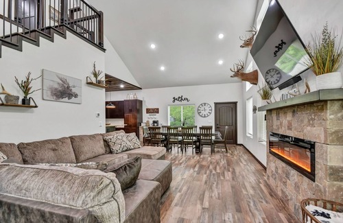 Sturgeon Bay Cabin | ❗️The Lodge Door Co. Luxury Barndo, Relax, Make Memories❗️