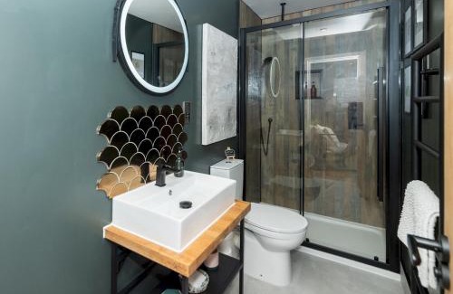 Caversham House | The Lodge - Elegant Comfort in a Peaceful Setting