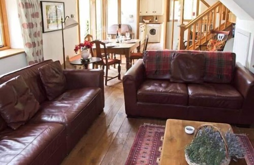 Ross-on-Wye Cottage | THE LODGE FARM BARN, family friendly, with open fire in Deepdean