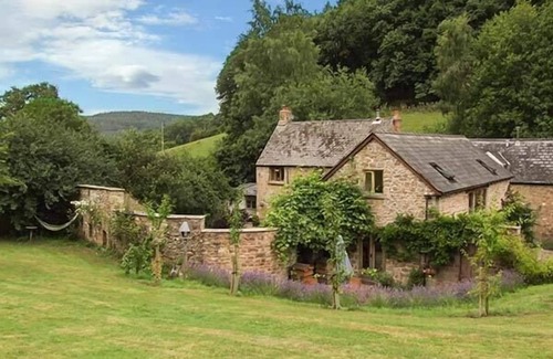 Ross-on-Wye Cottage | THE LODGE FARM BARN, family friendly, with open fire in Deepdean