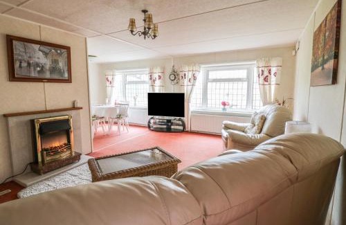 Attleborough House | The Lodge