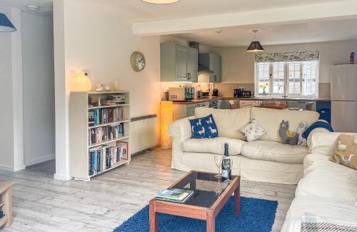 Dorchester House | The Lodge