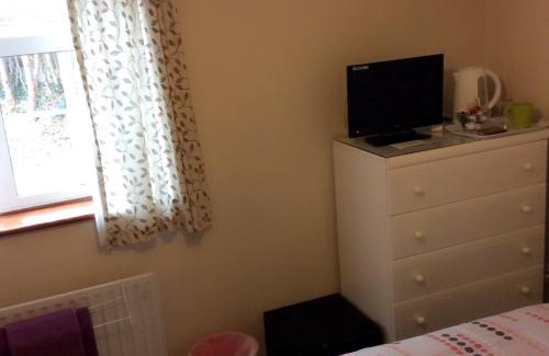 Isle of Grain Bed & Breakfast | The Lodge Guest House