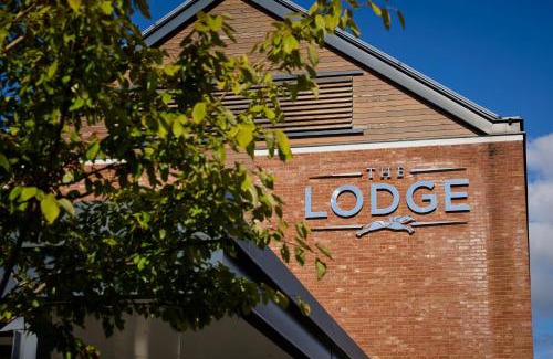 Newbury Hotel | The Lodge Hotel