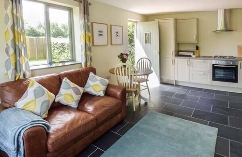 Abergavenny Cottage | THE LODGE, LOWER TREFEDW, pet friendly in Pandy, South Wales