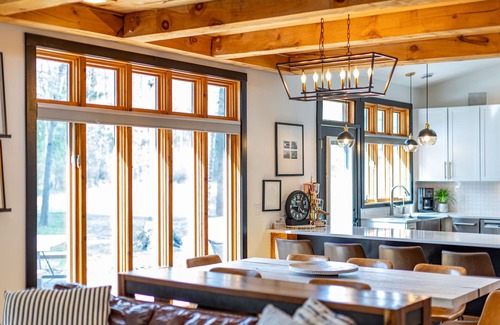 Canadian Lakes House | The Lodge- Luxury Lakefront Retreat