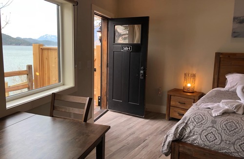 Harrison Hot Springs Cabin | "The Lodge on Harrison Lake" Guest Suite 4 Wheelchair Accessible