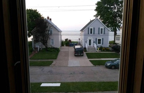 Lorain House | The Lodge on Lakeside - Sleeps 6