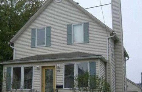 Lorain House | The Lodge on Lakeside - Sleeps 6