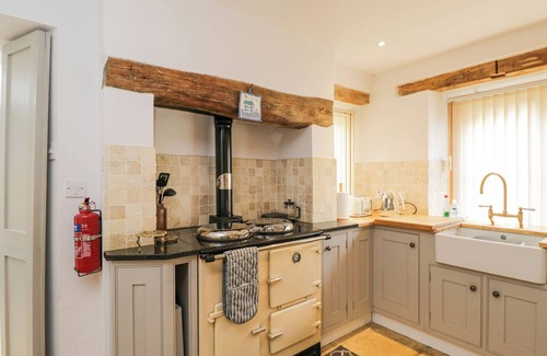 Coln St Aldwyns Cottage | THE LODGE, pet friendly, character holiday cottage in Coln St Aldwyns
