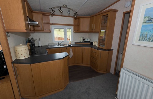 Rhosybol Cottage | THE LODGE, pet friendly, with a garden in Rhosybol