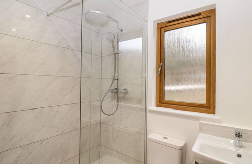 Upton Cheyney Cottage | THE LODGE, romantic, with a garden in Bitton