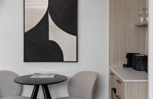 Mount Gambier Apartment | The Lodge - Room 2 - Luxury Central private Rooms, Free wifi