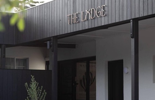 Mount Gambier Apartment | The Lodge - Room 4 - Luxury Central private Rooms, Free wifi
