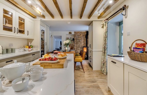 Pontesbury Cottage | The Lodge Spa - UK47837