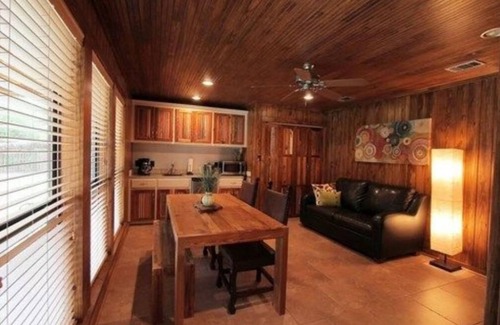 Uvalde Cabin | The Lodge.Upscale Private Cottage