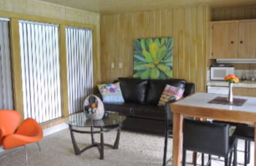 Uvalde Cabin | The Lodge.Upscale Private Cottage