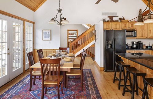 The Galena Territory Villa | The Lodge, 'North Woods' Galena escape w/hot tub & fire pit!