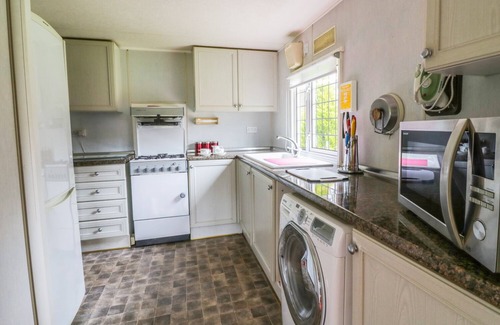 Attleborough Cottage | THE LODGE, with a garden in Old Buckenham