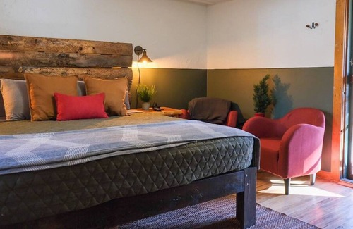 Drake House | The Lodgepole Suite (Unit 5) at Field Guide Rocky Mountain