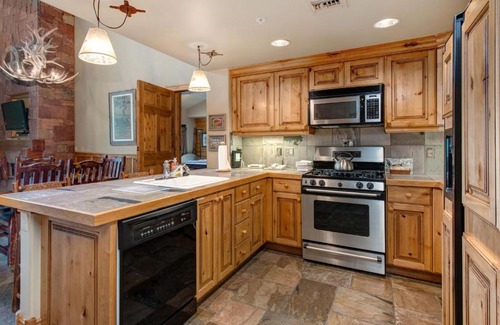 Deer Valley Apartment | The Lodges at Deer Valley AC 5323 and 5423